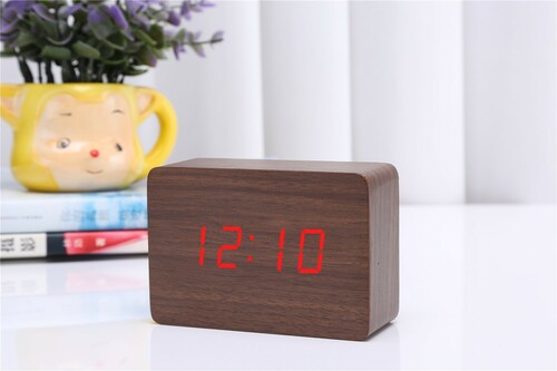 Budzik XONIX GHY-012 brązowy z czerwonym wyświetlaczem 1